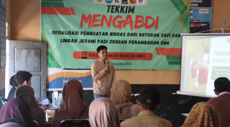 Penyampaian Materi Pembuatan Biogas dari Kotoran Sapi dan Limbah Jerami Padi oleh Anshori, S.T., M.T.